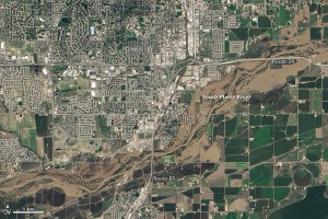 Greeley, Colorado flooding. NASA Earth Observatory image by Jesse Allen and Robert Simmon, using Landsat data from the U.S. Geological Survey. 