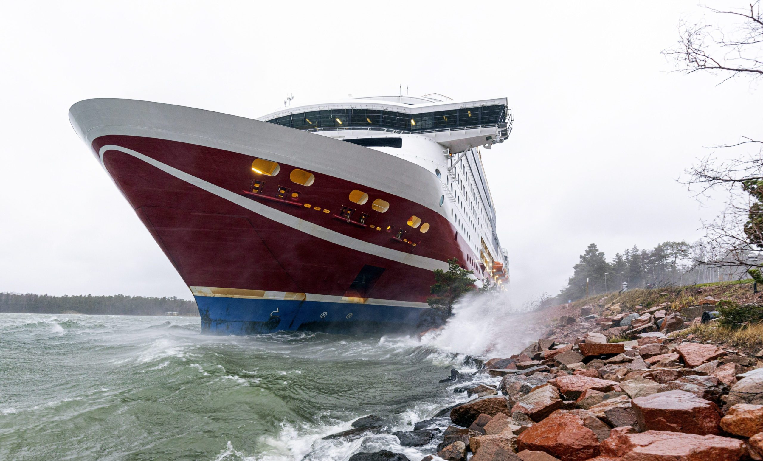 passengers-spend-night-on-baltic-sea-ferry-that-ran-aground