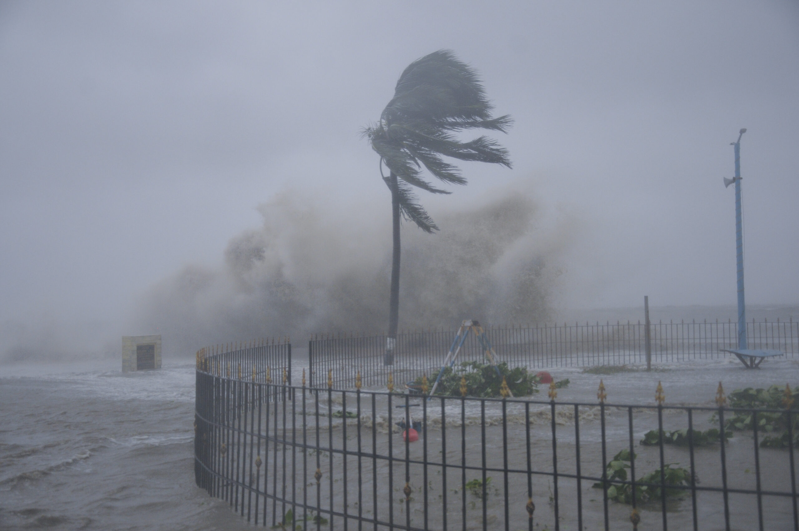 Cyclone Lashes India, Bangladesh; 6 Dead, 1.1M Evacuated