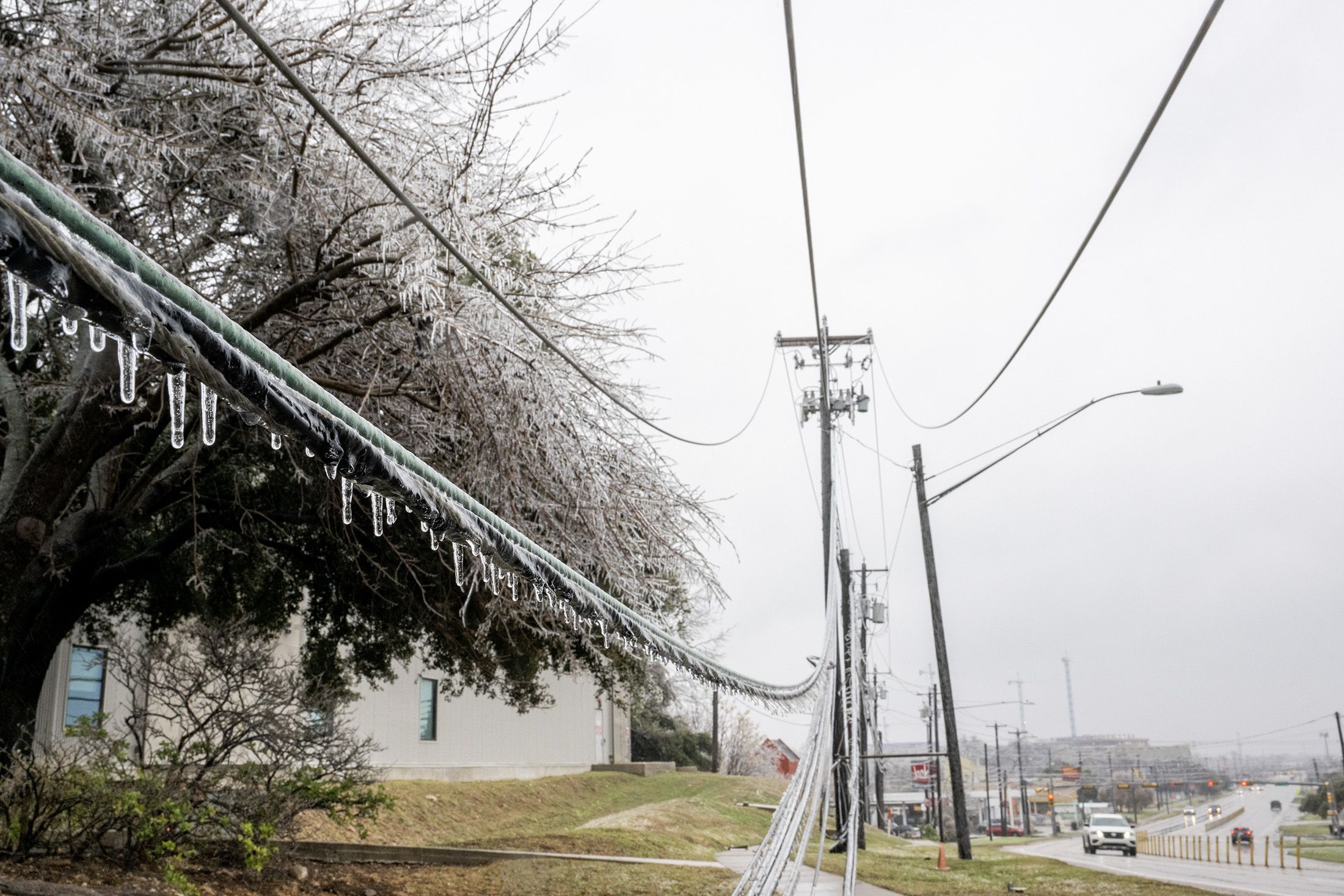 texas-power-outages-mount-as-ice-storm-lingers-for-fourth-day