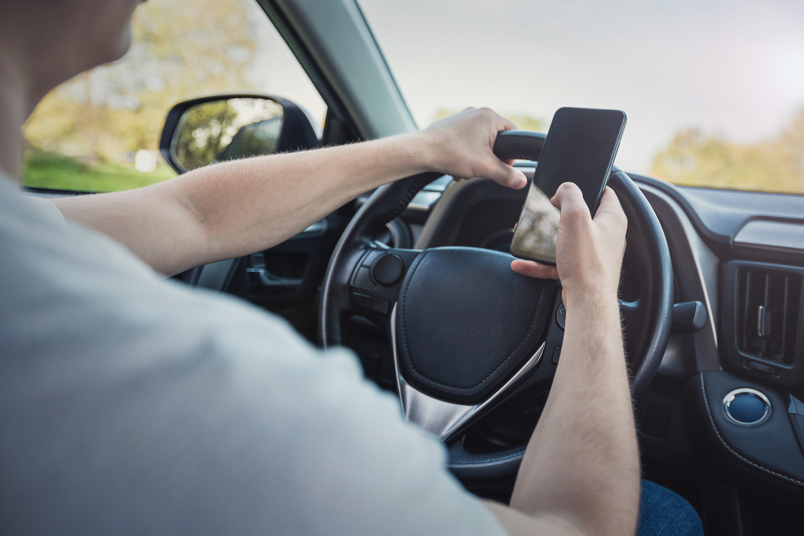 CMT: Screen Interactions Show Distracted Driving Growing Worse