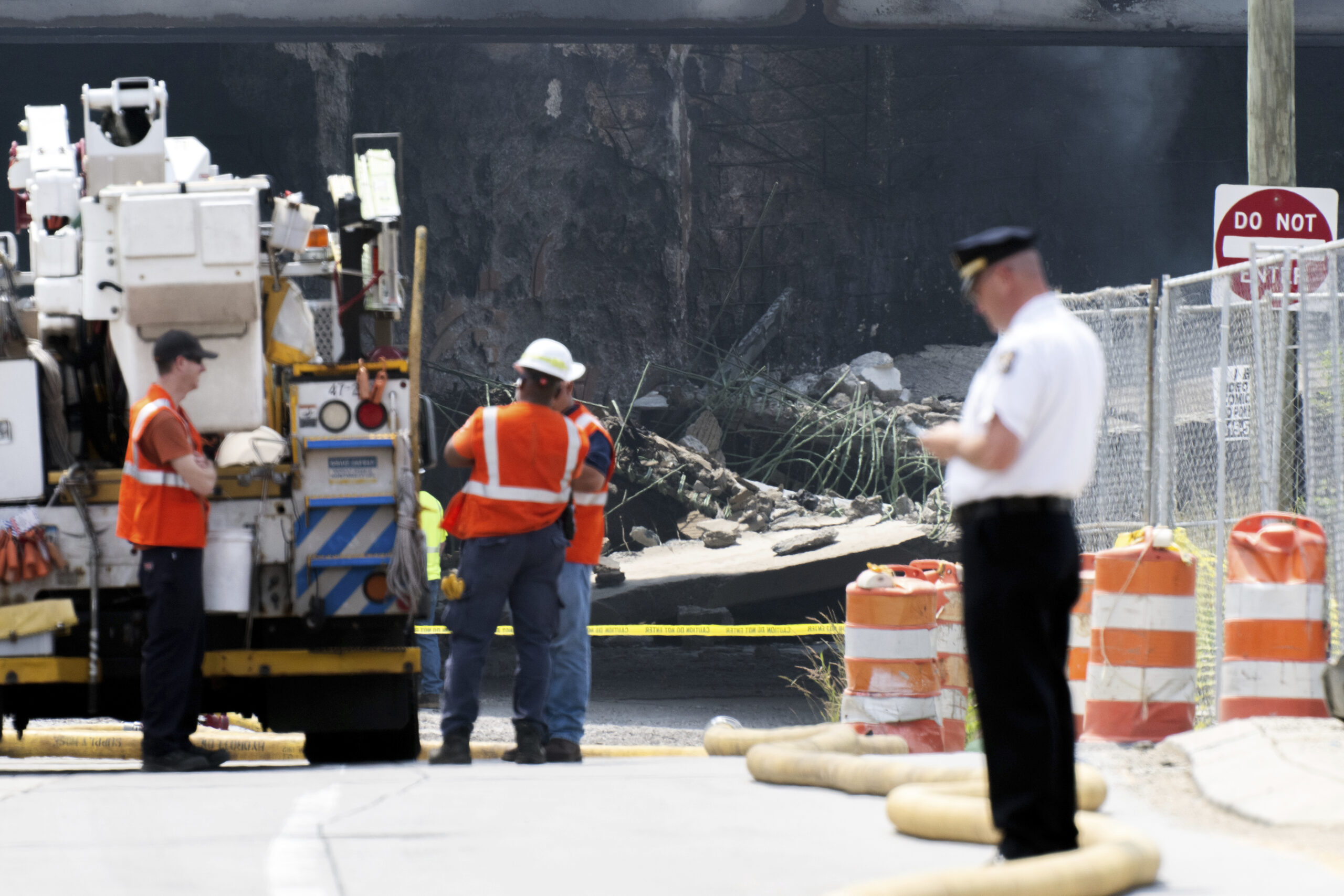 Elevated Section Of Heavily Traveled I 95 Collapses In Philadelphia 